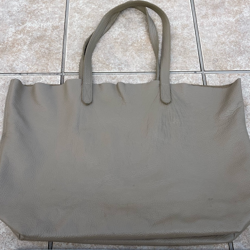 Cuyana Women's Classic Leather Tote Bag